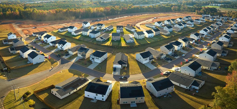 原油価格と地政学リスクが報じられる今、米国住宅用土地投資をどう捉えるべきか
